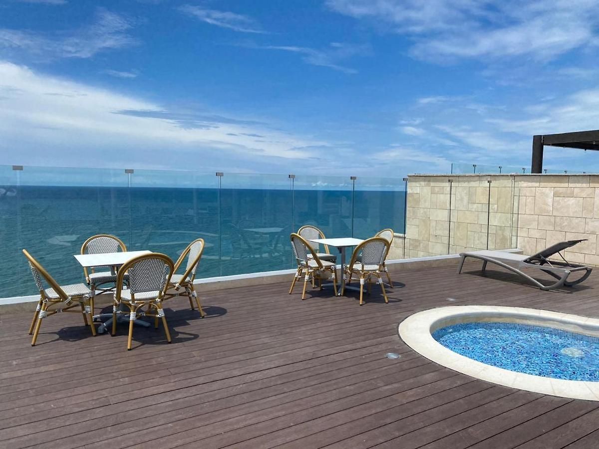Family Jacuzzi Ac 10pax Wifi 3br Next Americasco * Cartagena